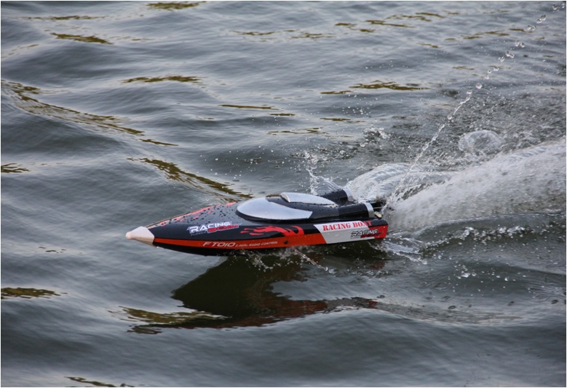 65cm 2.4G R/C Racing Boat
