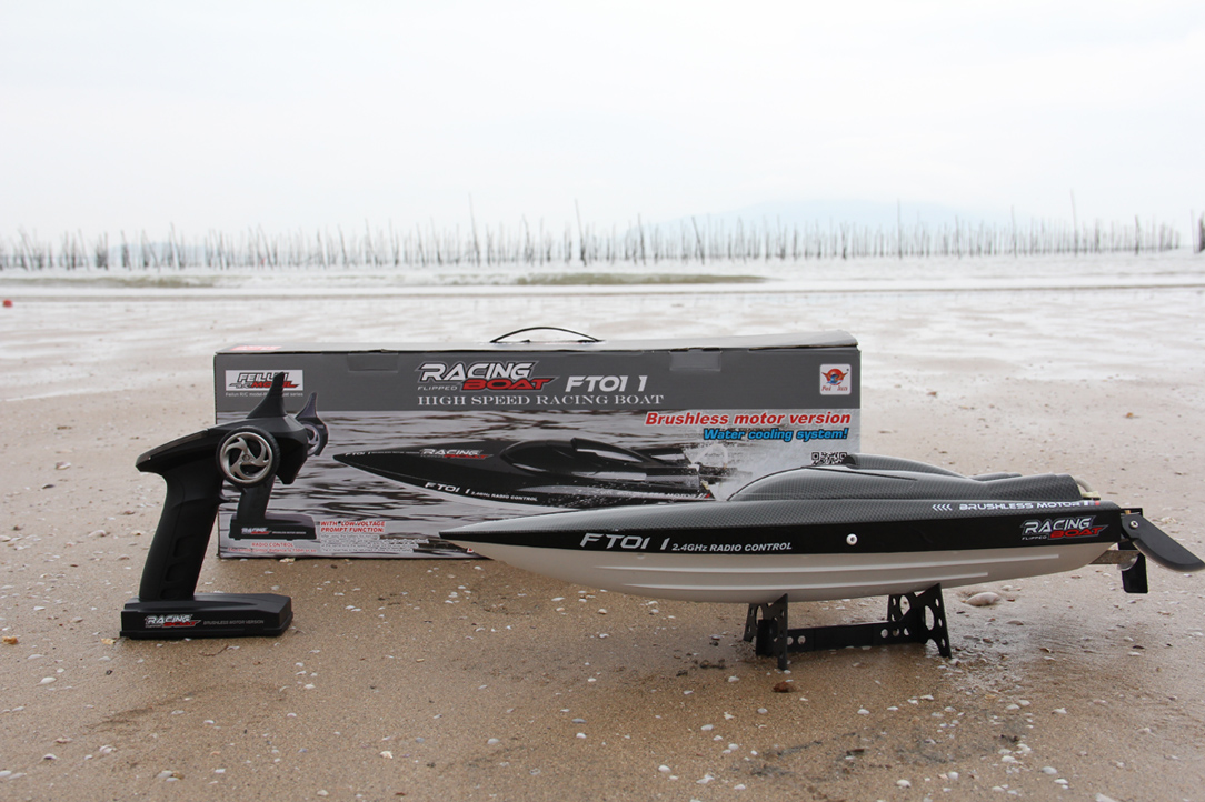 65CM 2.4G Brushless RC Boat
