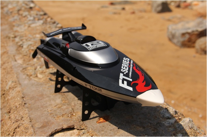 2.4G Brushless R/C Racing Boat